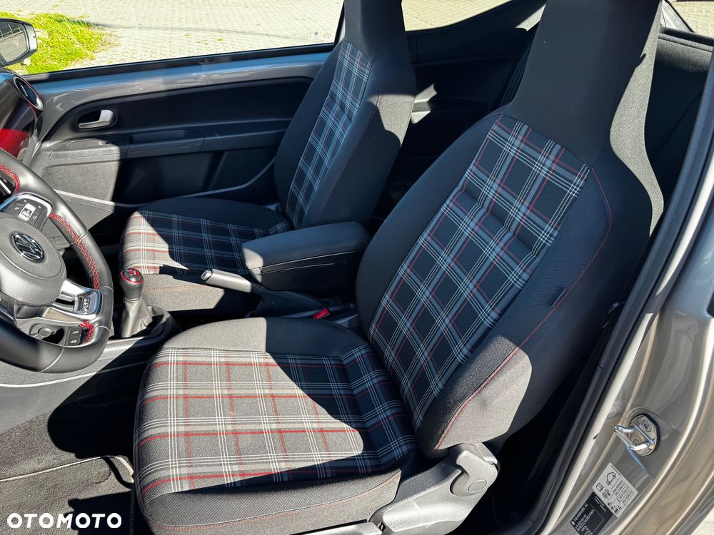 Volkswagen up! 1.0 TSI GTI - 18