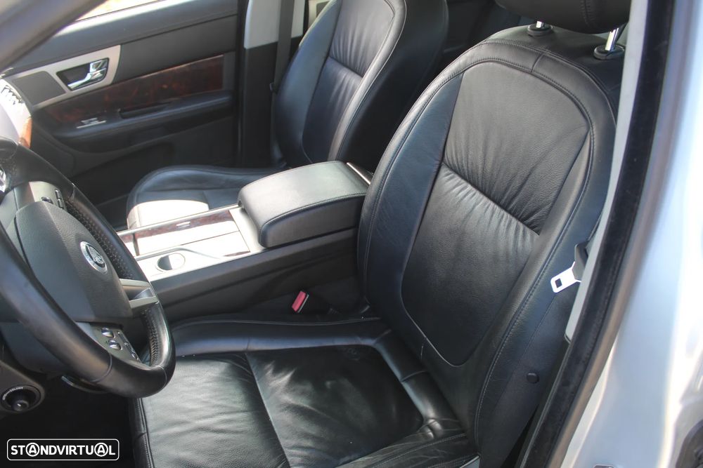 Jaguar XF 2.7 V6 Luxury - 6