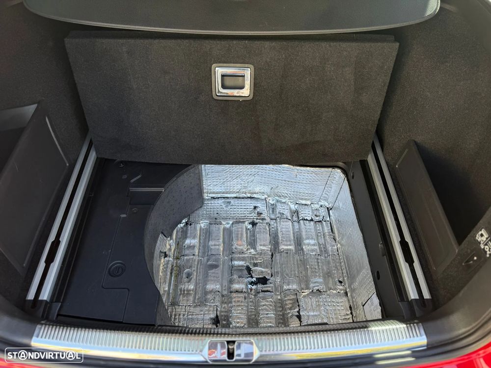 VW Passat Variant 2.0 TSI DSG R-Line - 17