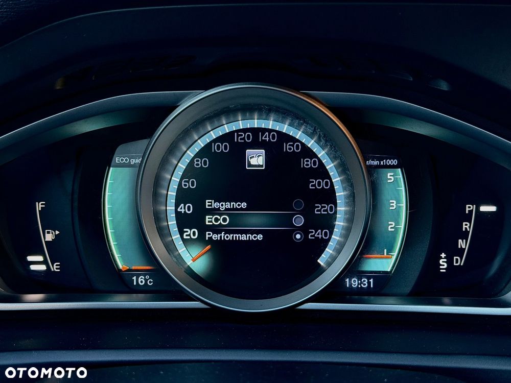 Volvo V40 Cross Country - 33