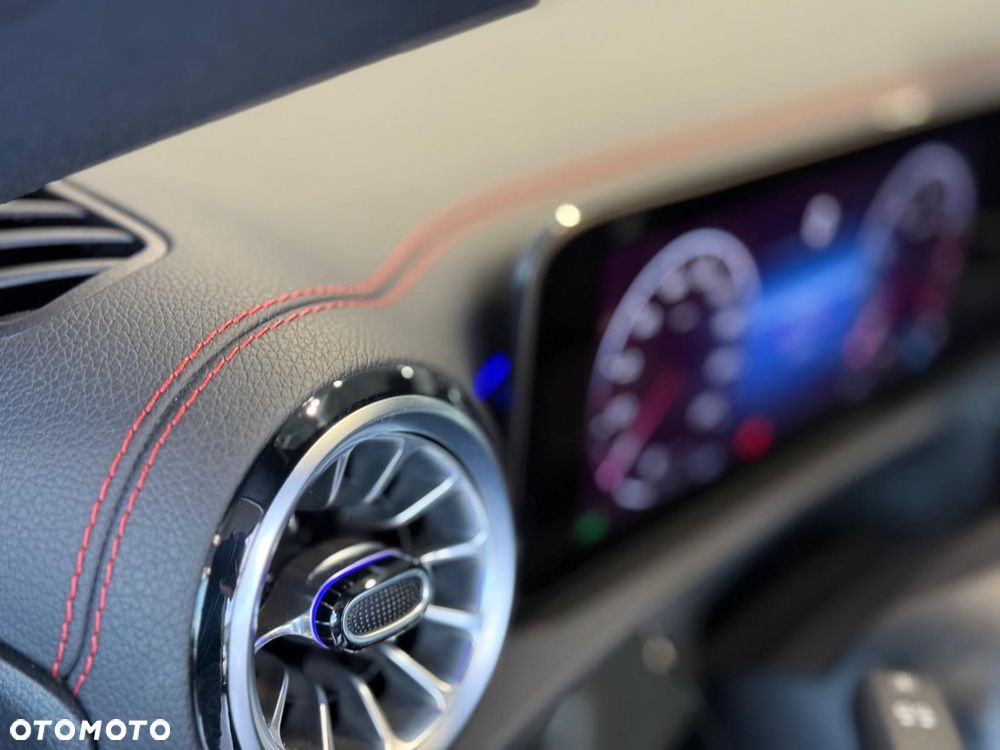 Mercedes-Benz CLA 180 7G-DCT Edition AMG Line - 20