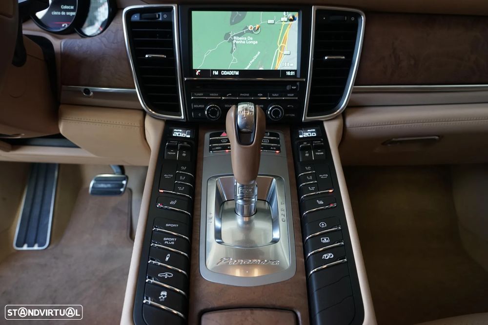 Porsche Panamera Turbo PDK - 31