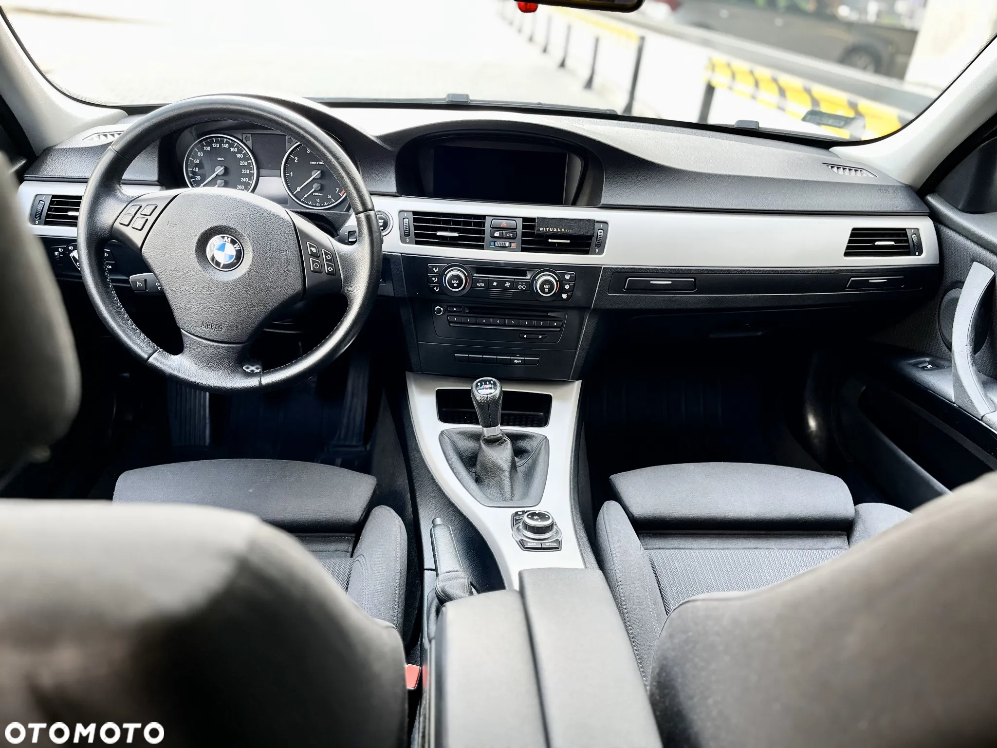 BMW Seria 3 318i - 18