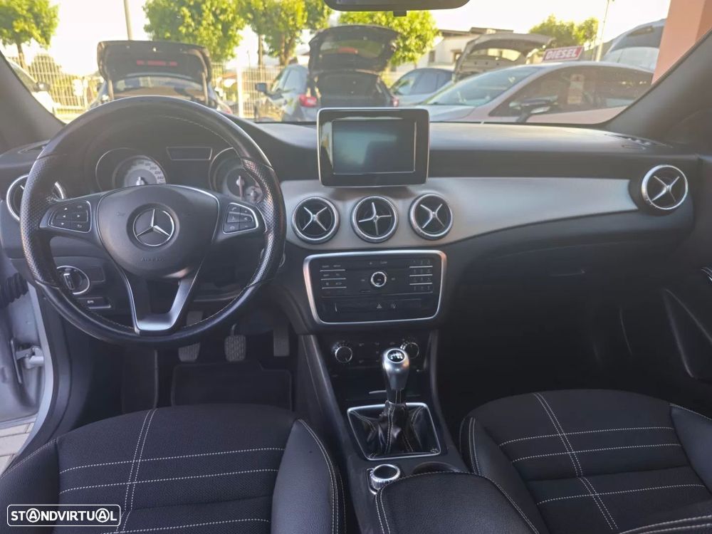 Mercedes-Benz CLA 180 d Urban - 8