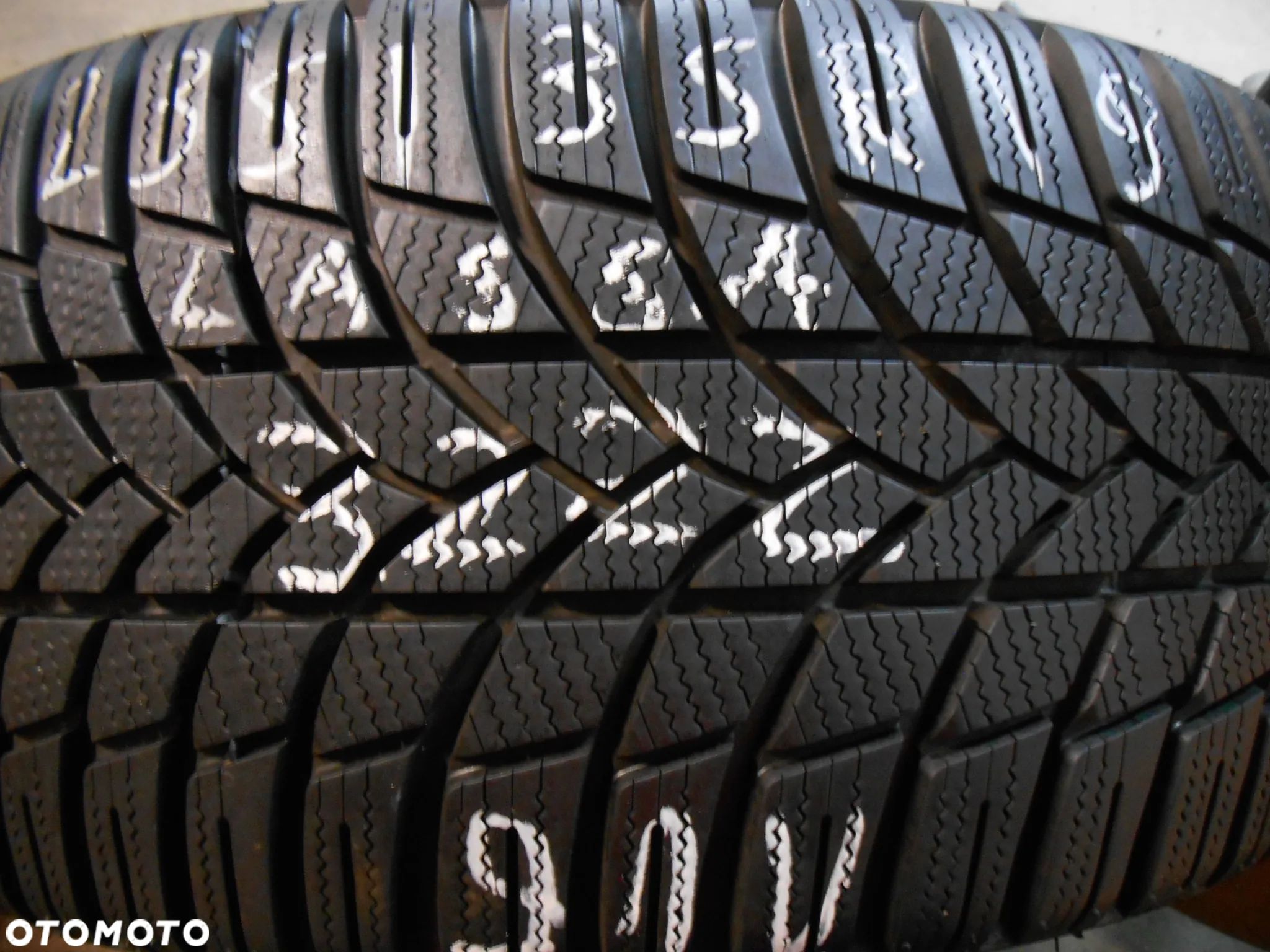 OPONA POJEDYNKA 235/35R19 LASSA SNOWAYS 4 DOT 3222 8MM - 1
