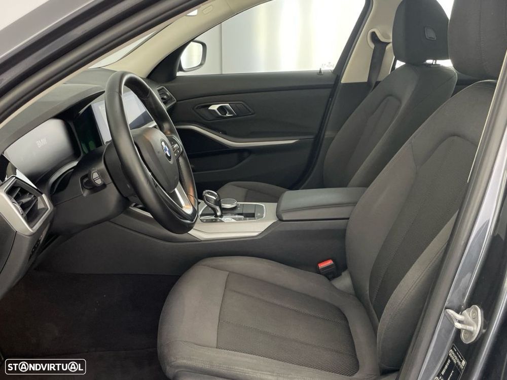 BMW 330 e Auto - 11