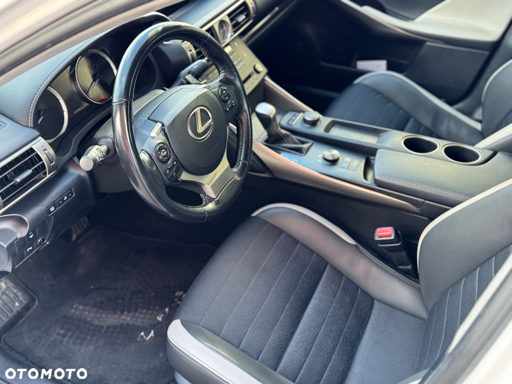 Lexus IS 200t / 300 Black - 9