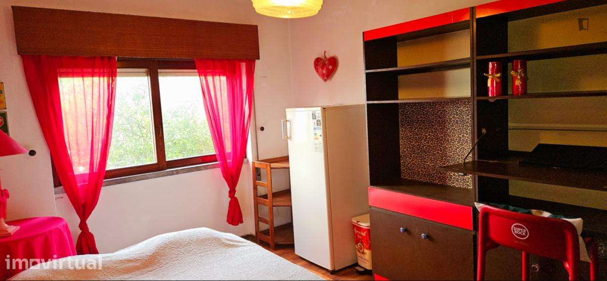 Quarto - localizado em Oeiras Lisbon - Grande imagem: 3/5