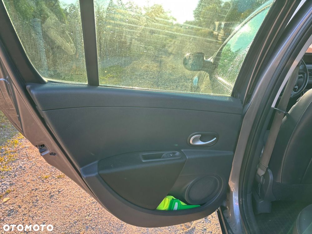 Renault Clio - 11