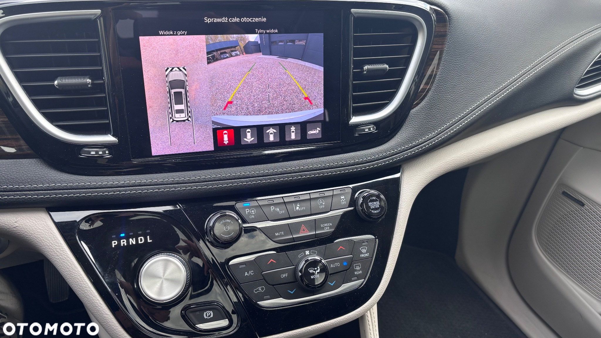 Chrysler Pacifica - 35