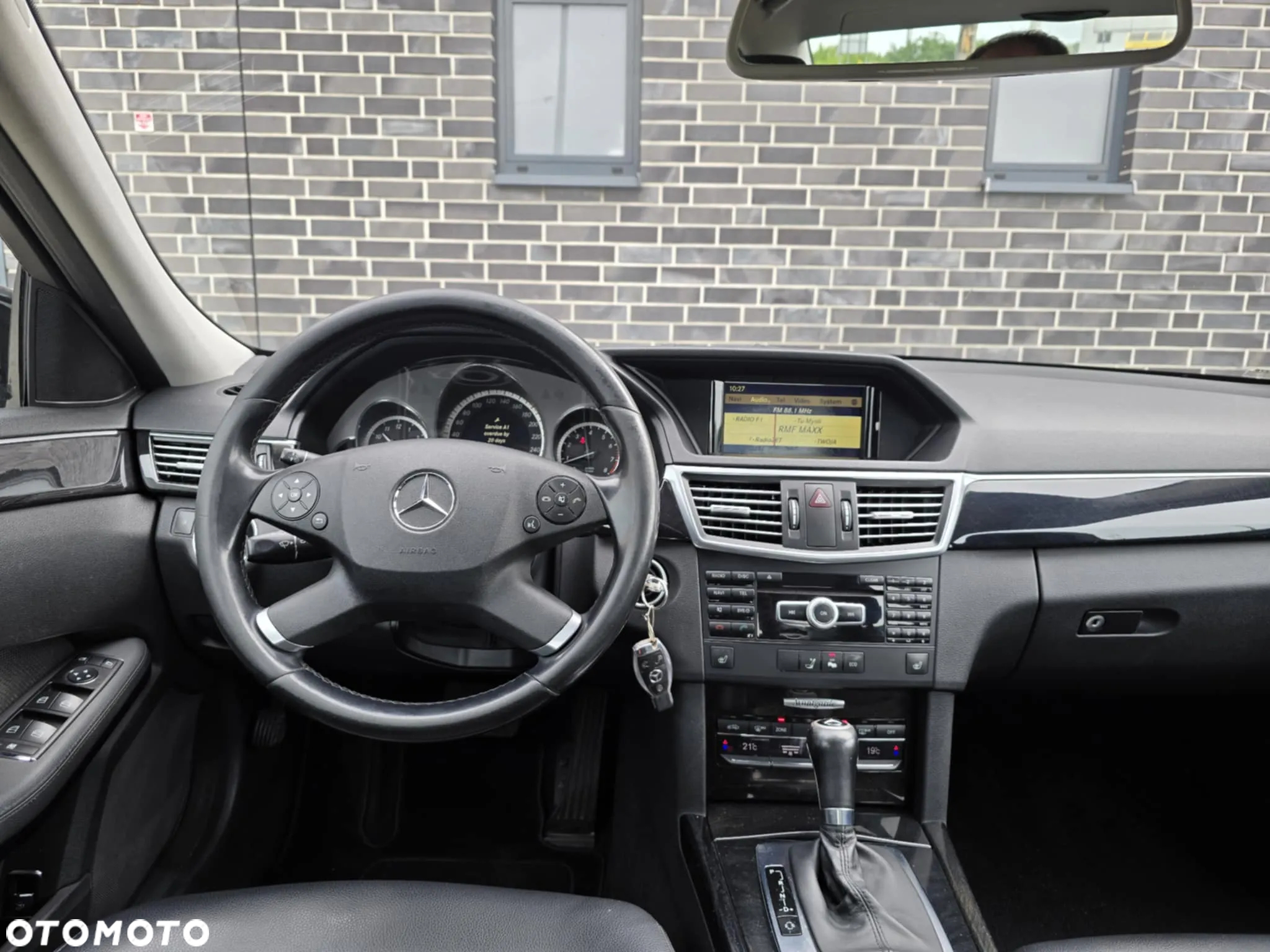 Mercedes-Benz Klasa E 200 T BlueEFFICIENCY 7G-TRONIC Avantgarde - 26