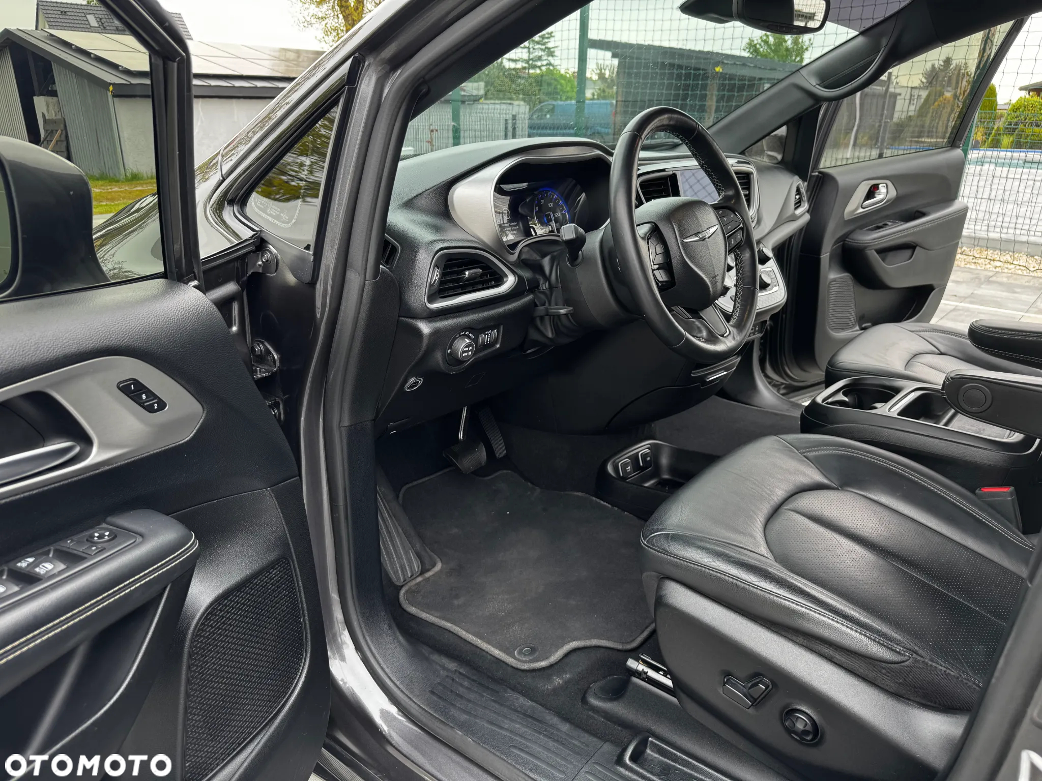Chrysler Pacifica - 14