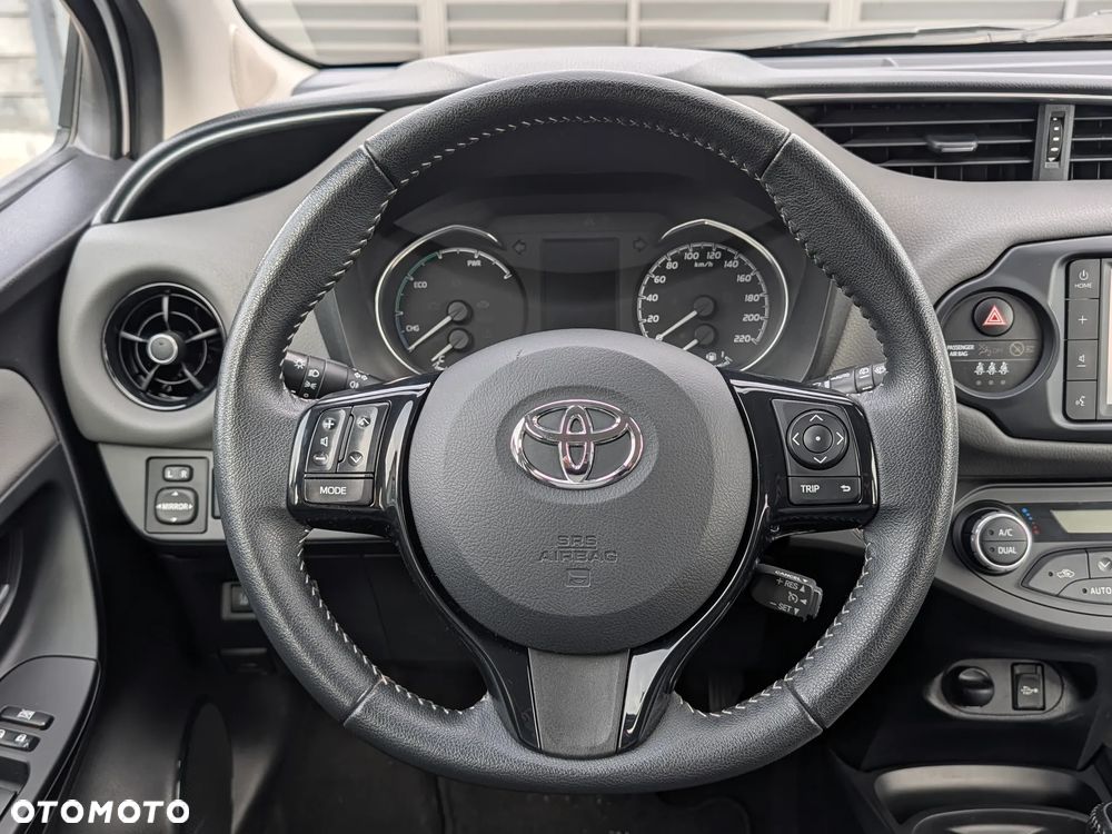Toyota Yaris Hybrid 100 Premium - 24