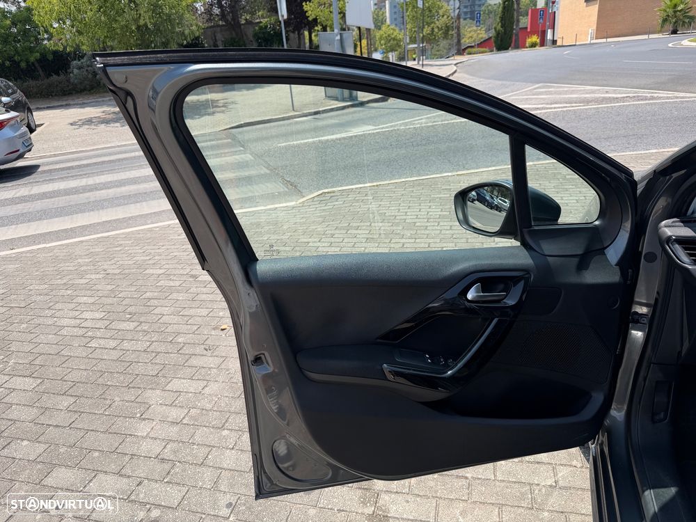 Peugeot 208 1.2 PureTech Active - 19