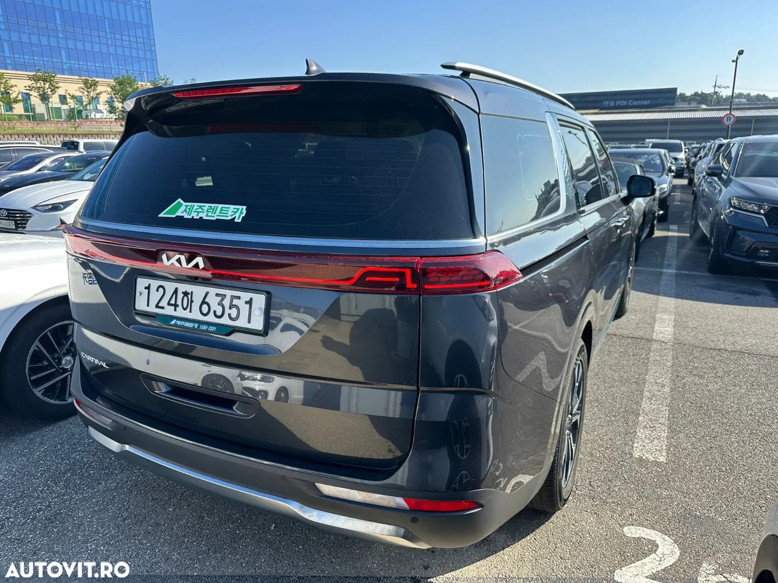 Kia Carnival - 2