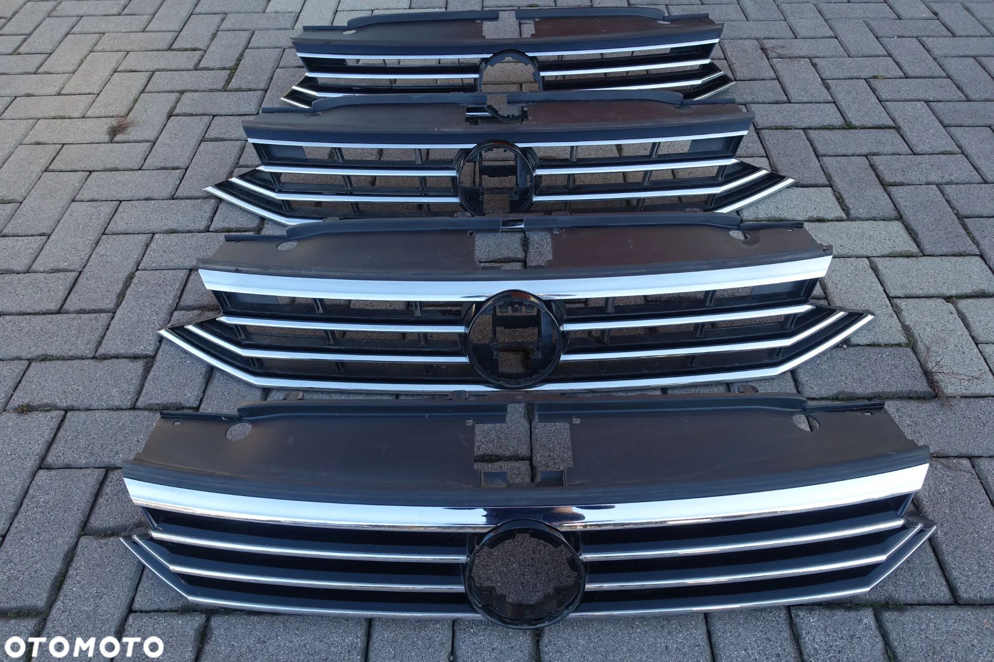 ATRAPA GRILL PASSAT B8 LIFT RADAR - 1