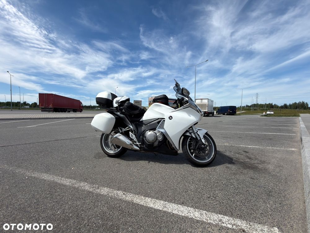 Honda VFR - 8