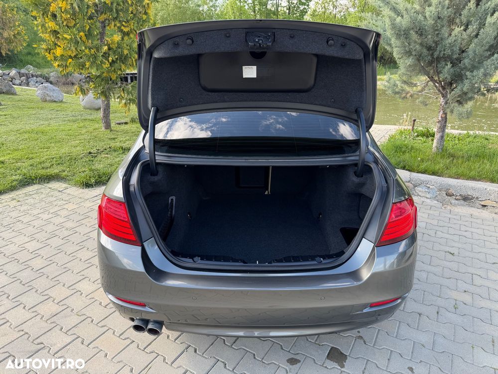 BMW Seria 5 520d Aut. - 13