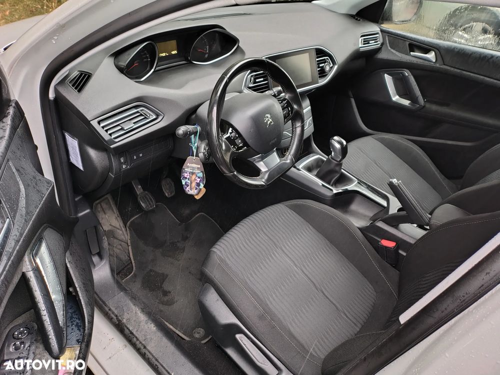 Peugeot 308 SW 1.2 L PureTech Turbo Access - 6