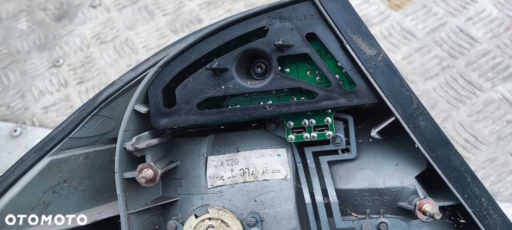 LAMPA TYŁ TYLNA PRAWA MERCEDES W220 A2208200264 - 3