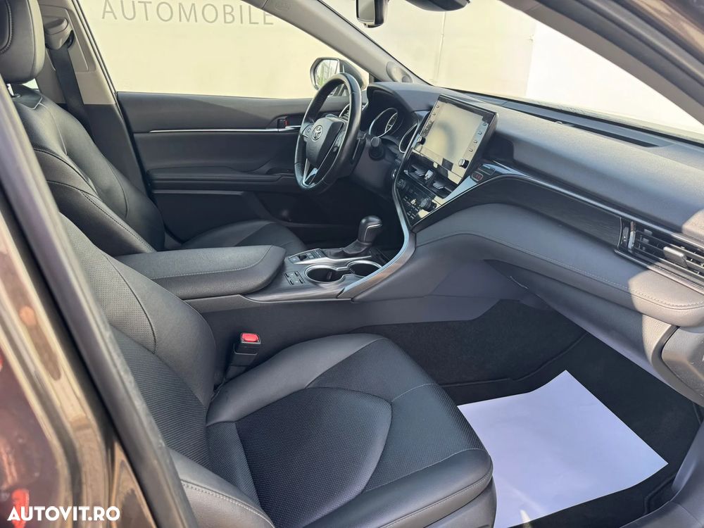 Toyota Camry Luxury - 9