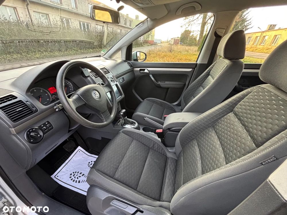 Volkswagen Touran 1.9 TDI DSG Conceptline - 11
