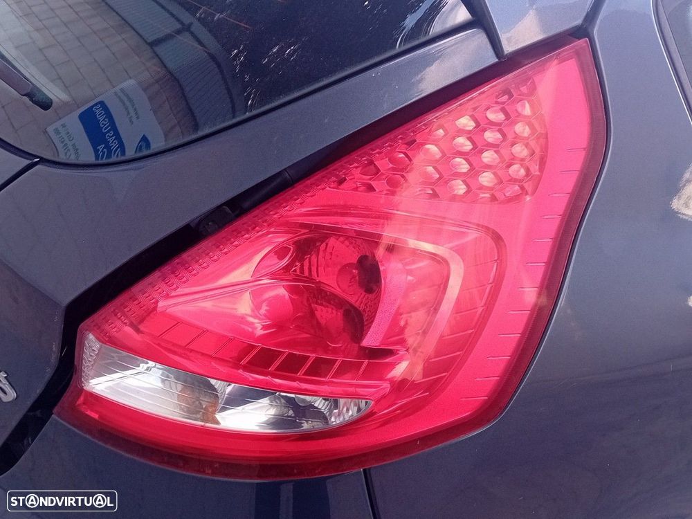 Farolim direito FORD Fiesta VI (CB1, CCN) - 1