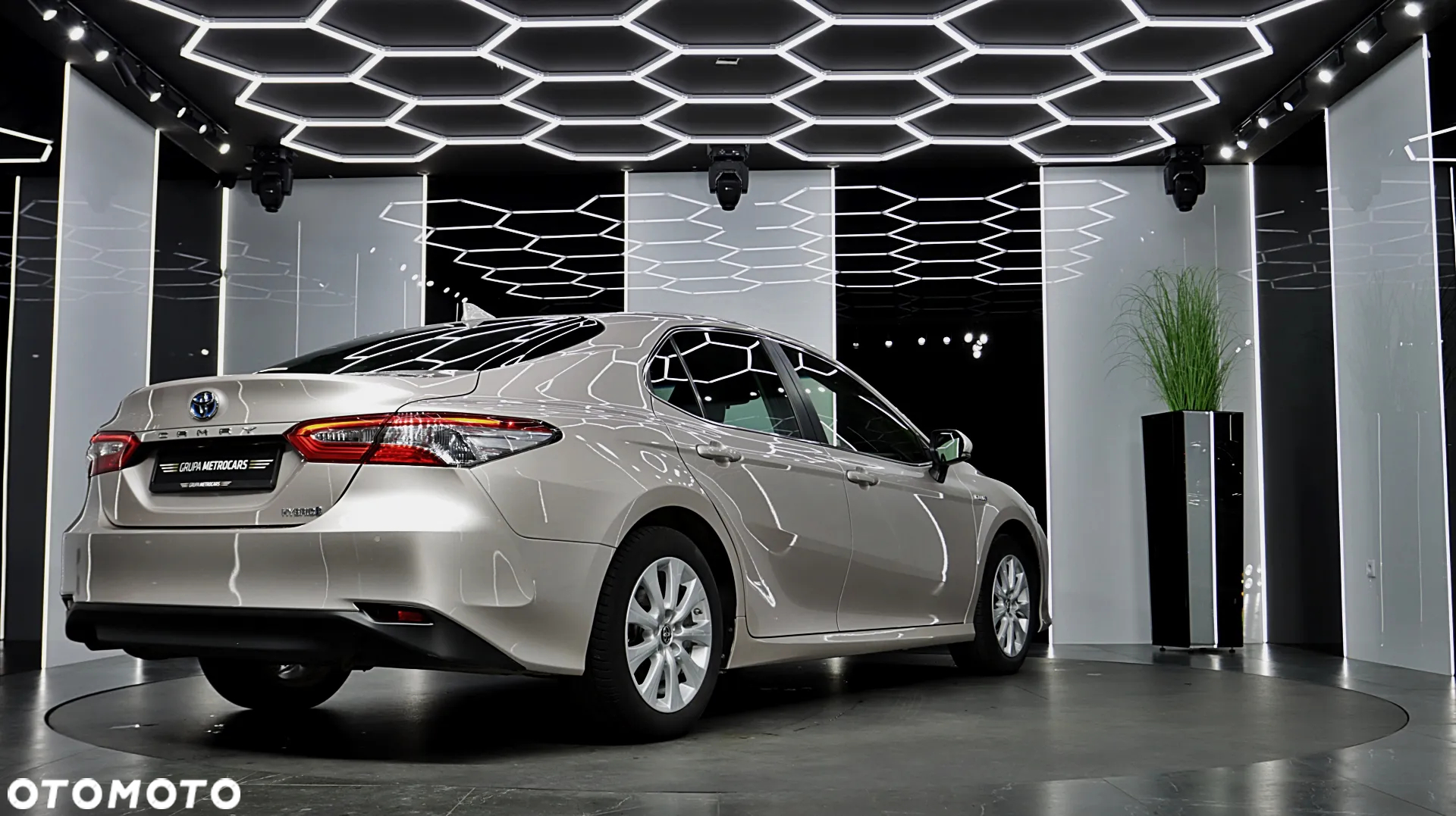 Toyota Camry 2.5 Hybrid Comfort CVT - 9