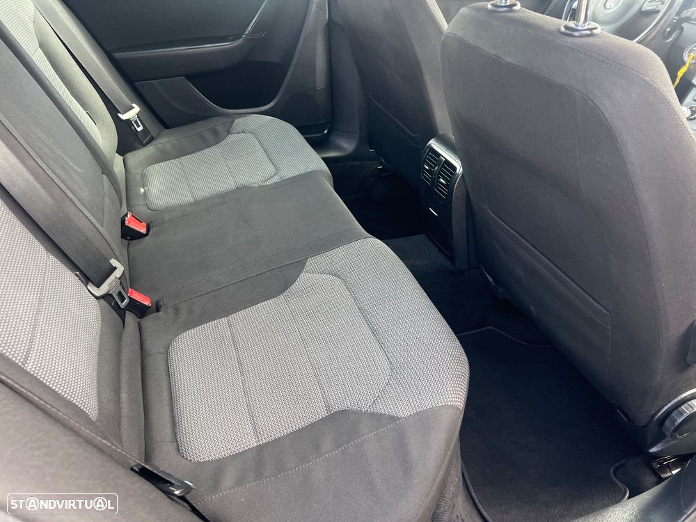 VW Passat 1.6 TDI Confortline - 25