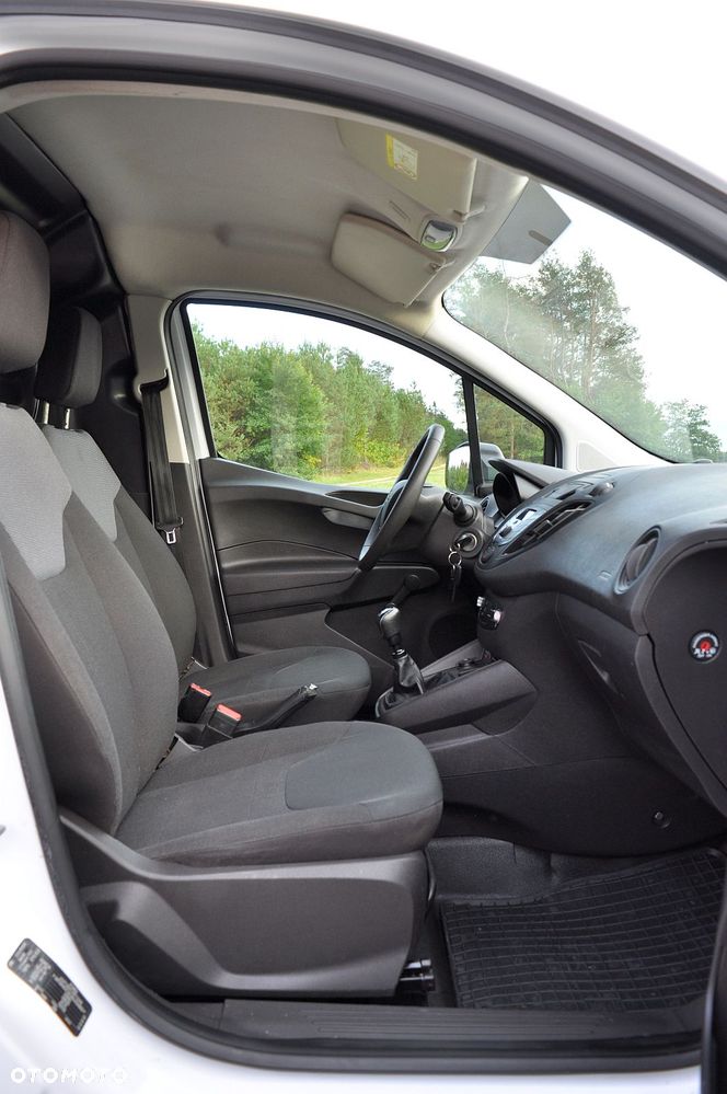 Ford Transit Courier - 27