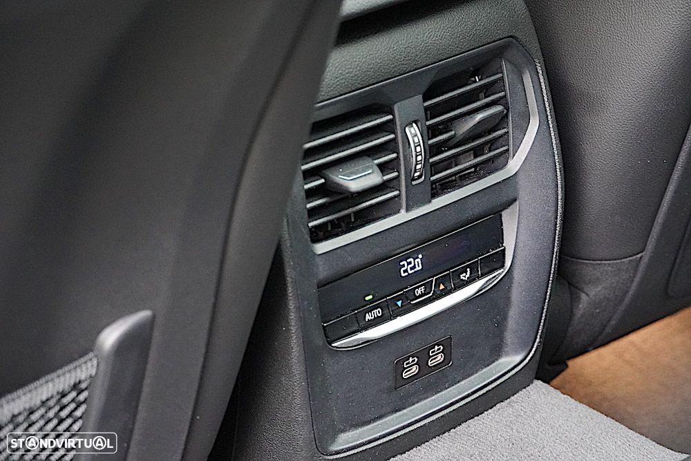 BMW 330 e Pack M Auto - 33