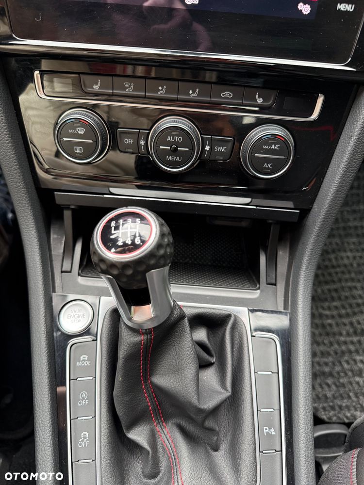 Volkswagen Golf - 27