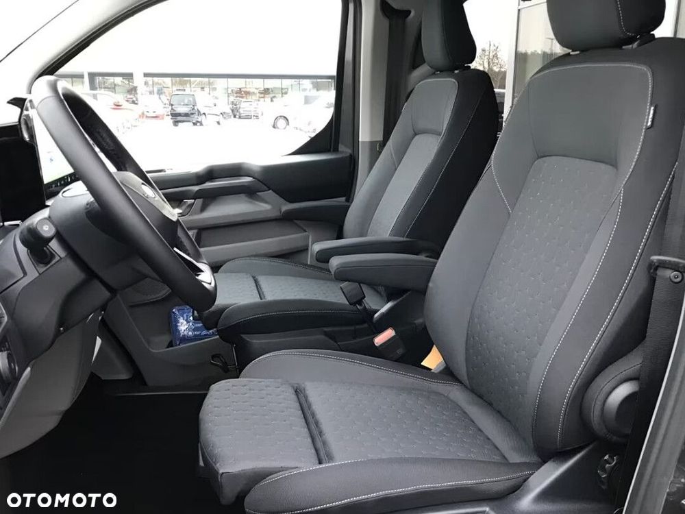 Ford Tourneo Custom - 11
