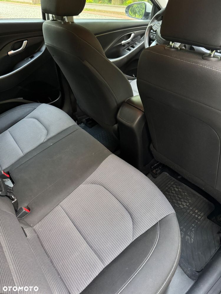 Hyundai i30 1.6 D Classic + - 19