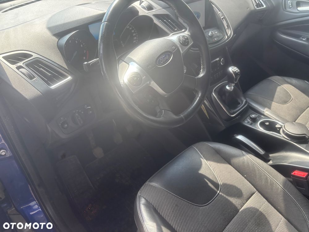 Ford Kuga 1.5 EcoBoost 2x4 Titanium - 4