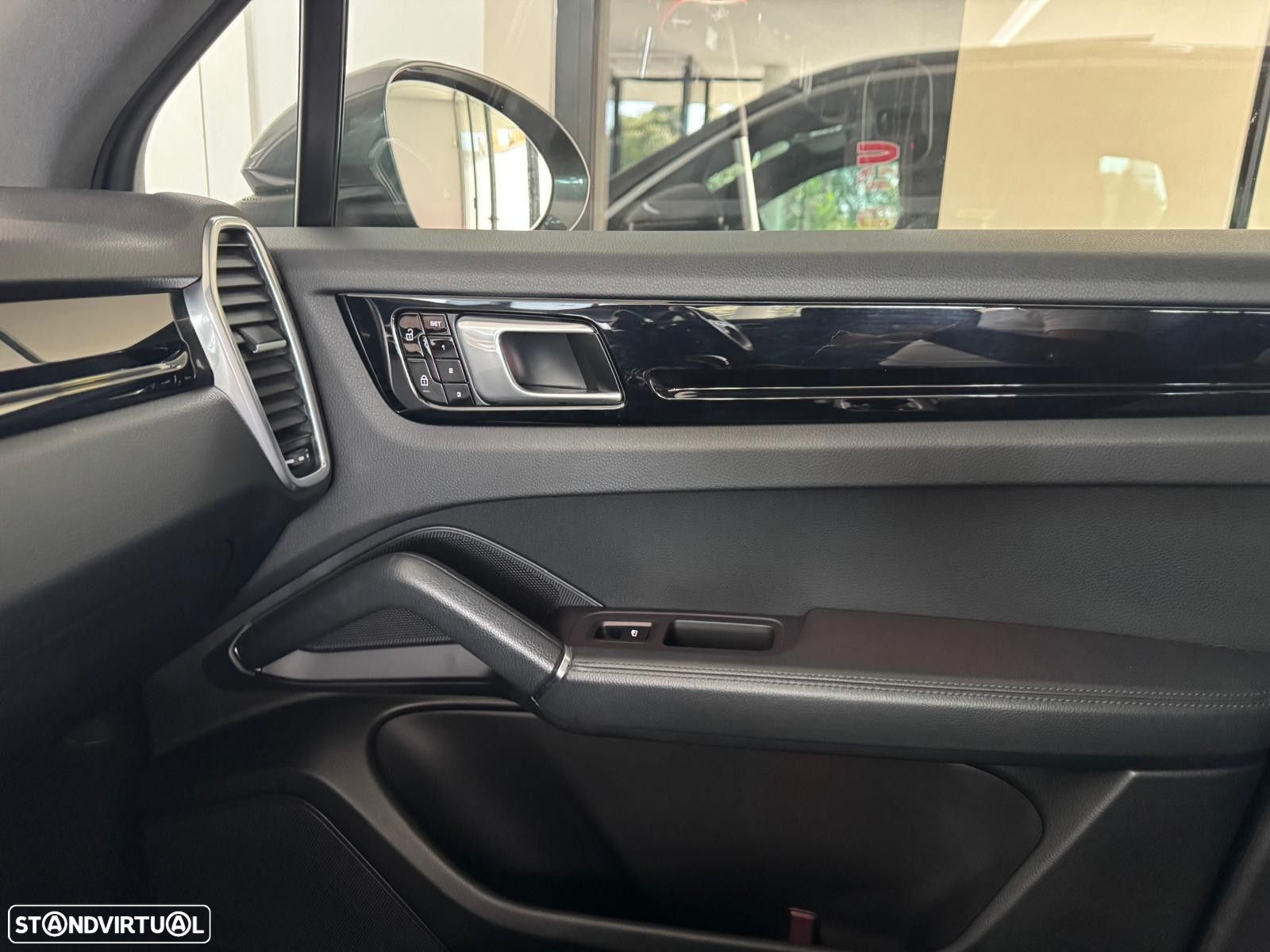 Porsche Cayenne E-Hybrid - 38