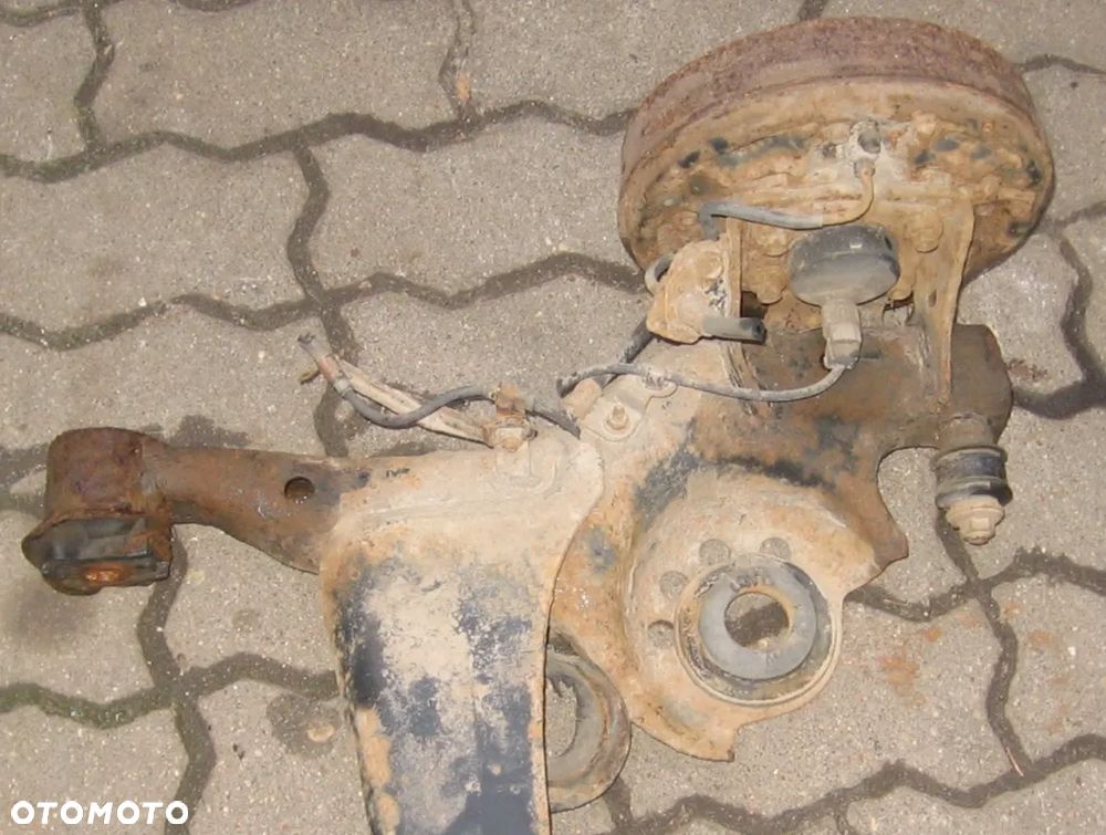 belka zawieszenie sanki tył TOYOTA YARIS I - 2