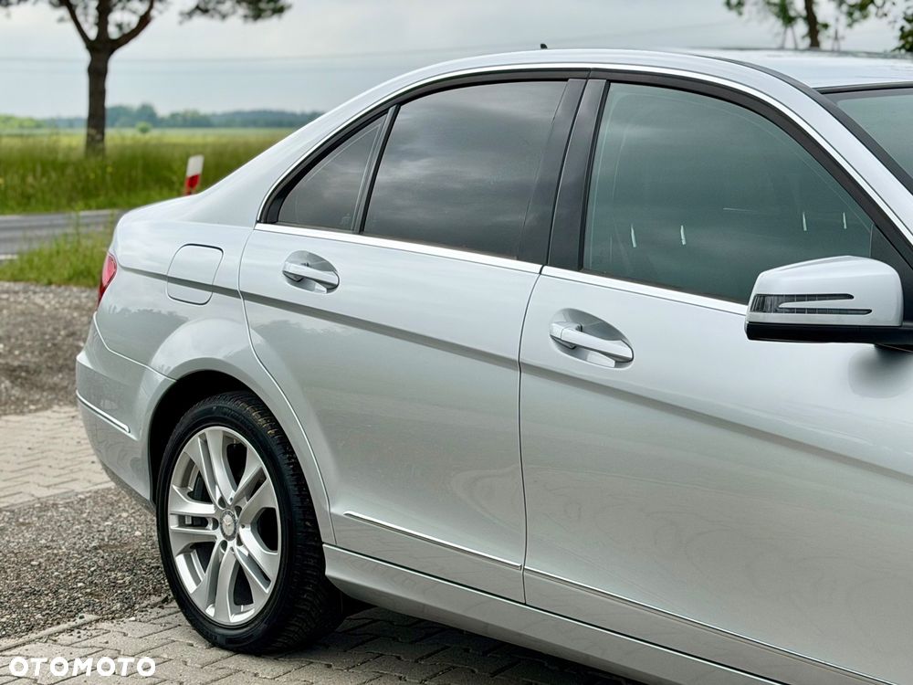 Mercedes-Benz Klasa C 180 CGI Automatik BlueEFFICIENCY Avantgarde - 28