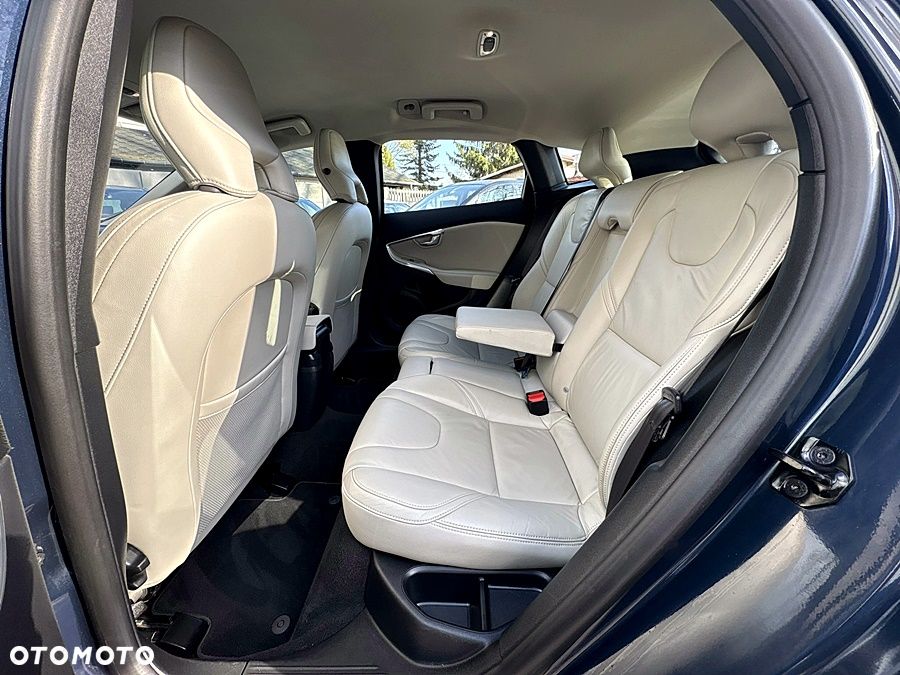 Volvo V40 D2 Summum - 17