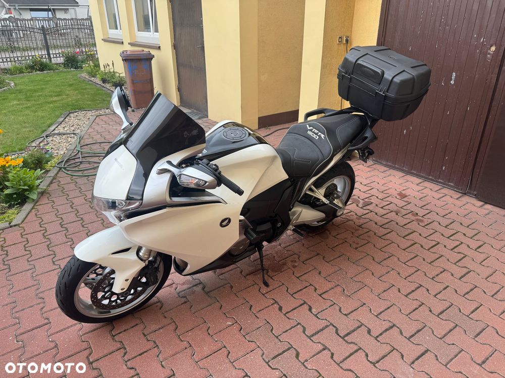 Honda VFR - 2