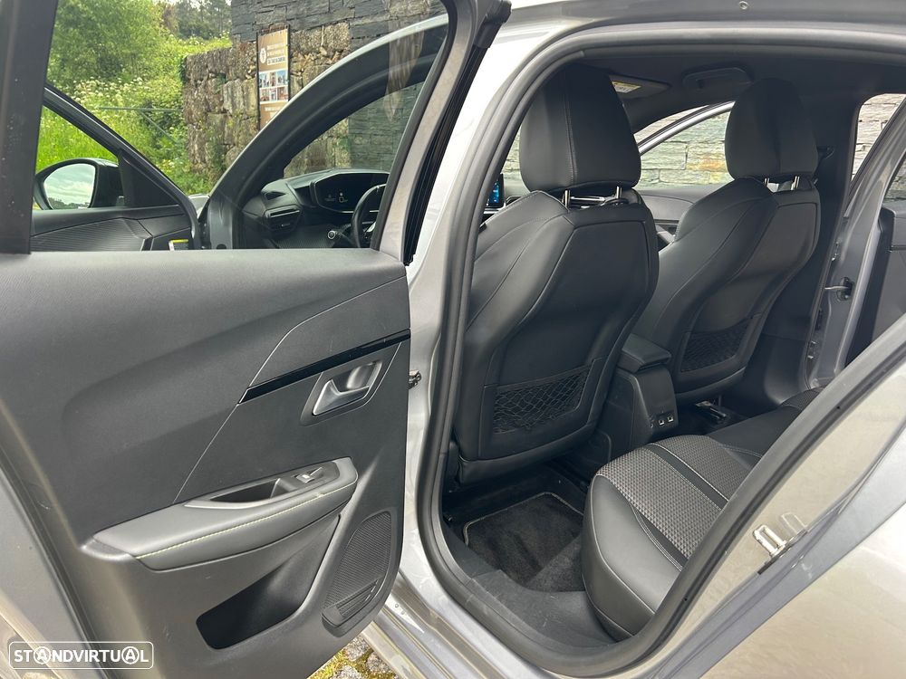 Peugeot e-208 GT - 14