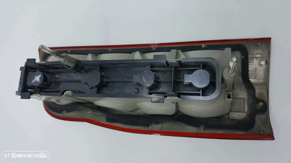 FAROLIM TRASEIRO DIREITO FORD TRANSIT COMBI '06 FT 330 MEDIANO - 3