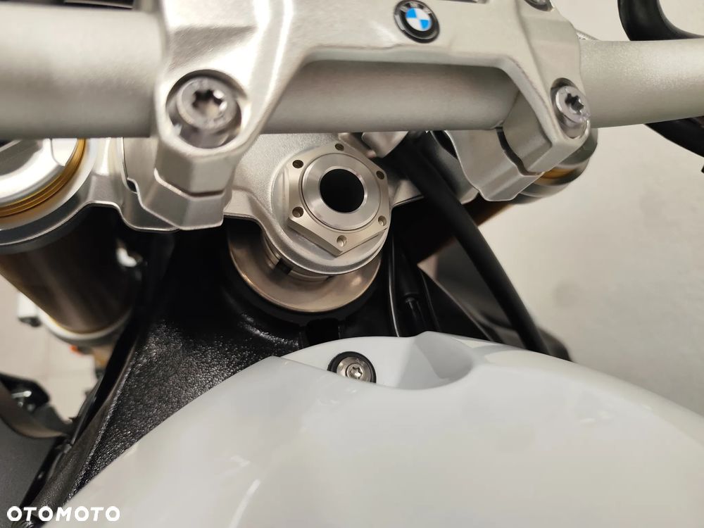 BMW S - 33