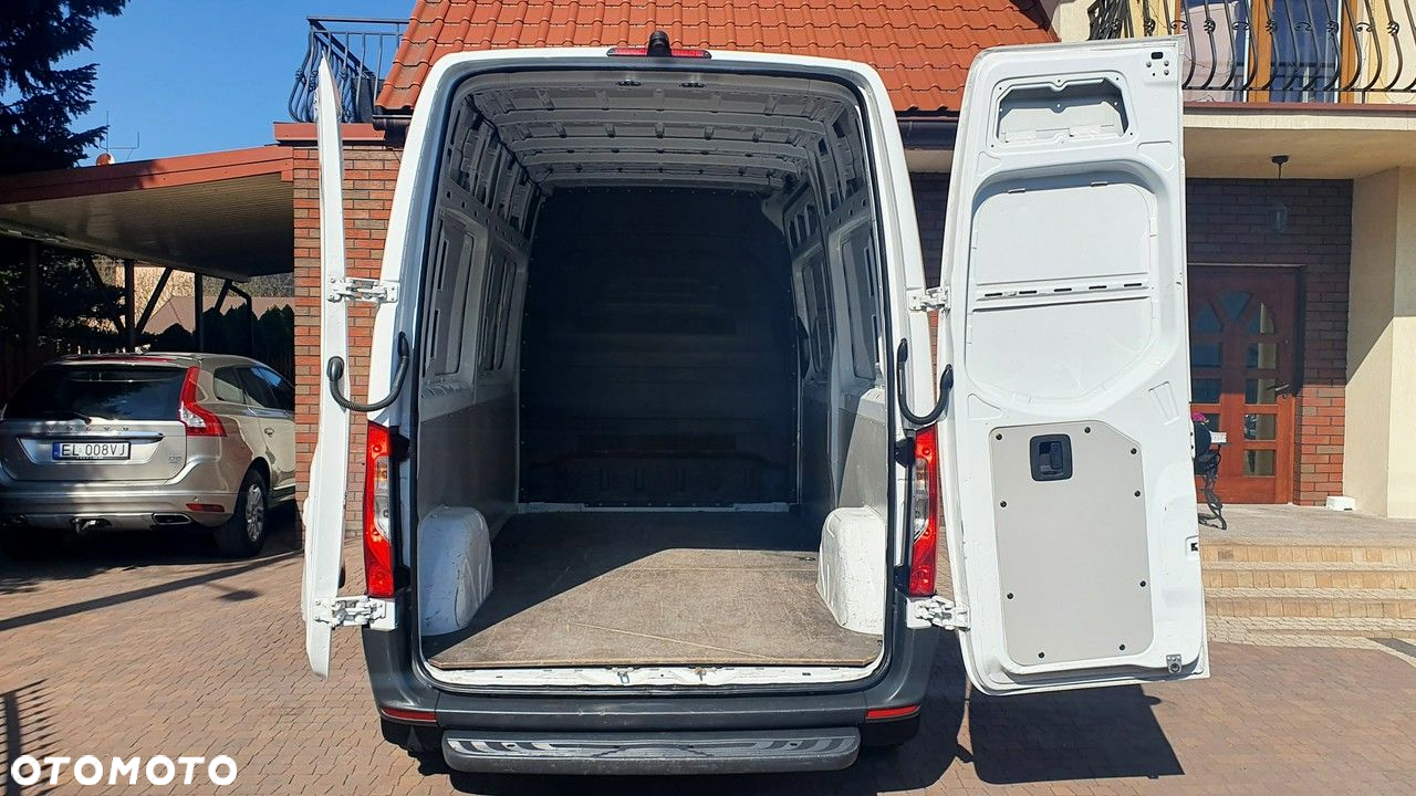 Mercedes-Benz Sprinter - 16