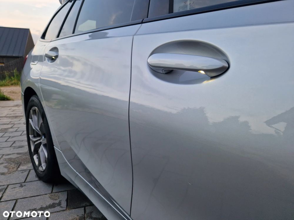 BMW Seria 3 330e xDrive - 15