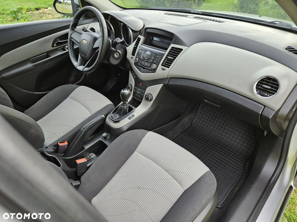 Chevrolet Cruze - 14