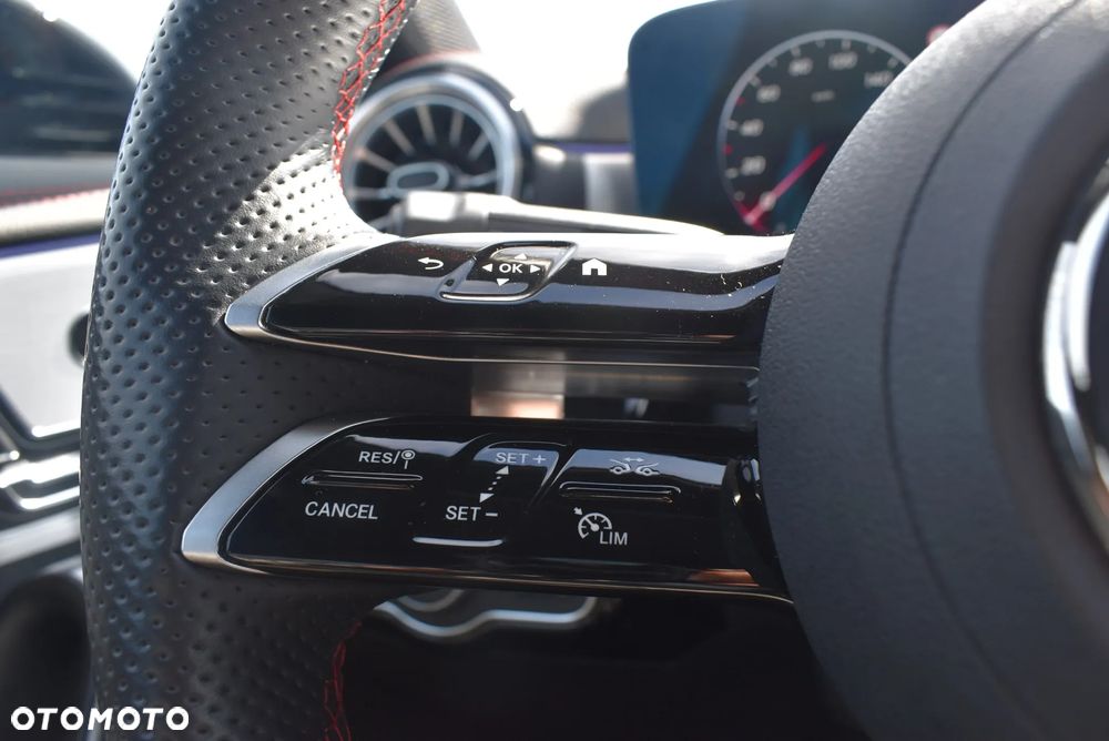 Mercedes-Benz CLA 200 7G-DCT - 24