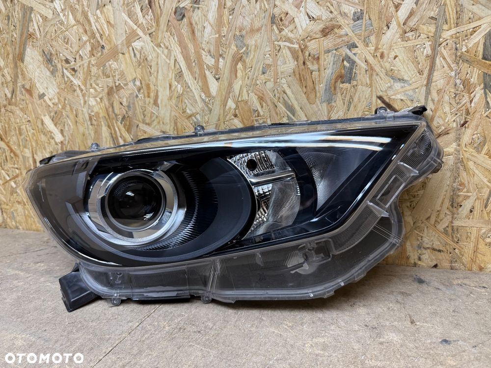 TOYOTA YARIS IV 2020- LAMPA PRAWY PRZÓD ZWYKŁA SOCZEWKA KOITO K0-6 EU - 19