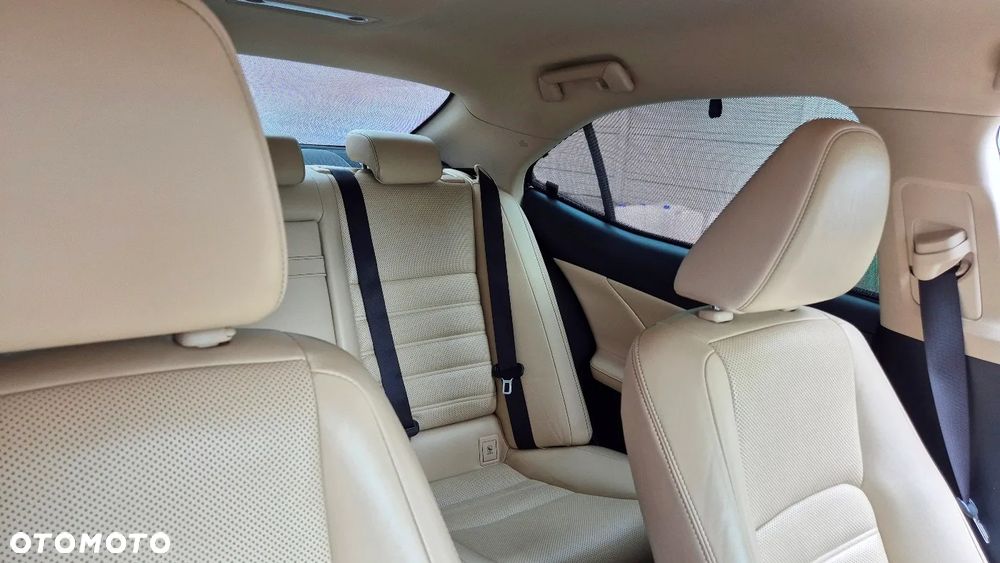 Lexus IS 200t Comfort - 14