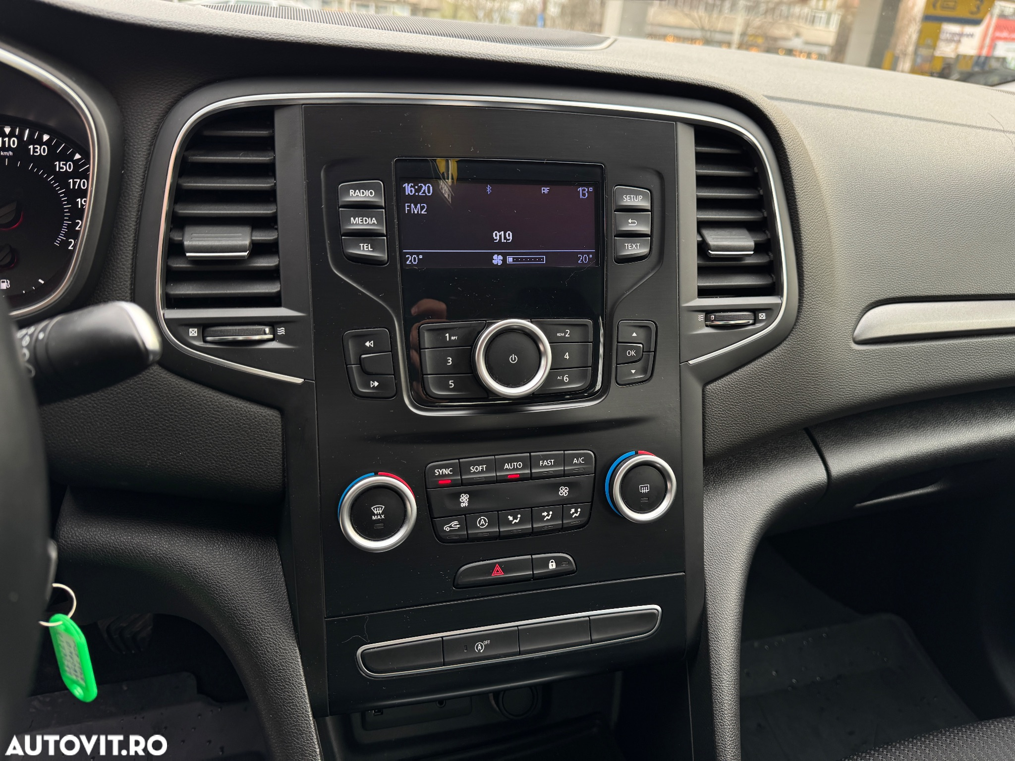 Renault Megane Blue dCi 116 Zen - 12